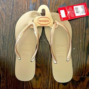 Havaianas Slim Flip Flops - NWT - Rose Gold - Women’s Size 7 8 (37-38)